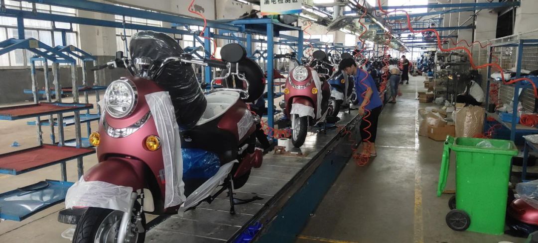 熱火朝天,加班加點(diǎn),這家電動車工廠為何如此忙碌?